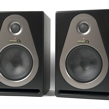 MONITOR DE ESTUDIO SAMSON RESOLVA6