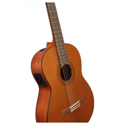 Guitarra clásica con ecualizador Yamaha CGX122MC
